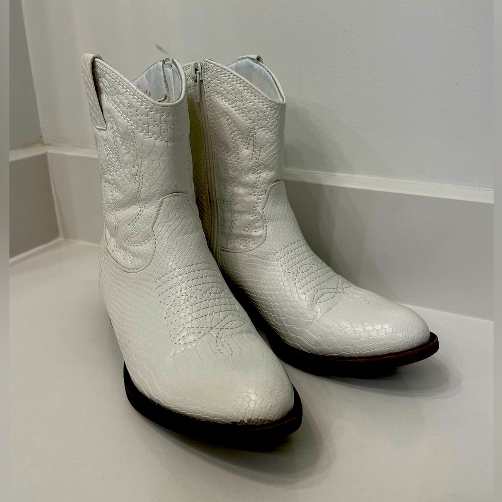 White size 6 faux booties.